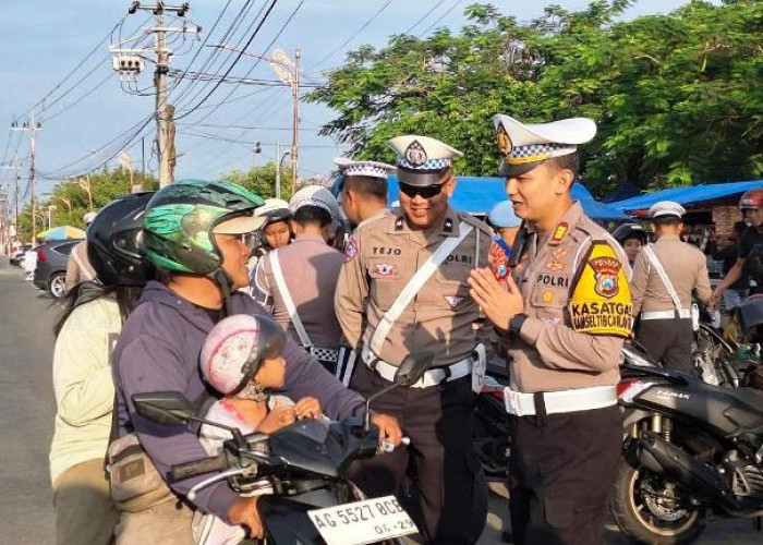 Ops Patuh Semeru 2025, Satlantas Polres Blitar Sampaikan Pesan Humanis kepada Pelanggar Lalu Lintas
