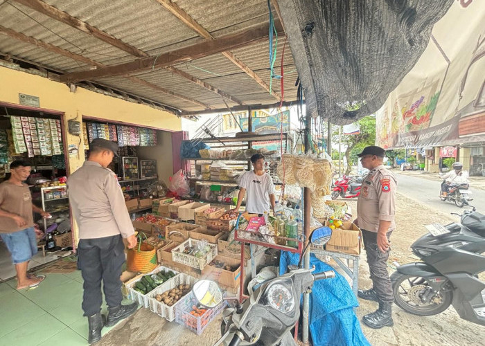Patroli Pasar Jelang Lebaran, Polres Ngawi Pastikan Harga dan Stok Bapokting Aman 