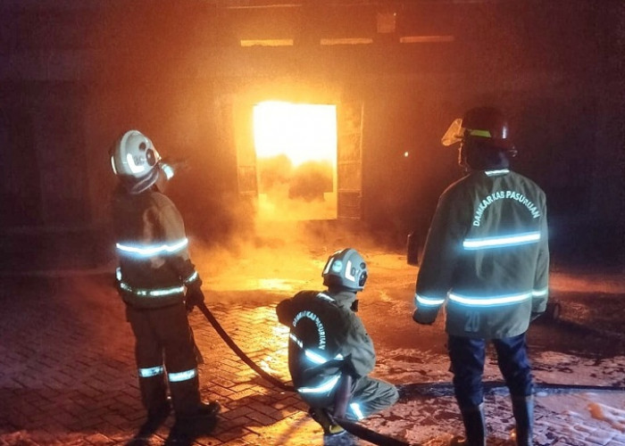  Gudang Travo Perusahaan Kayu di Pasuruan Dilahap Api