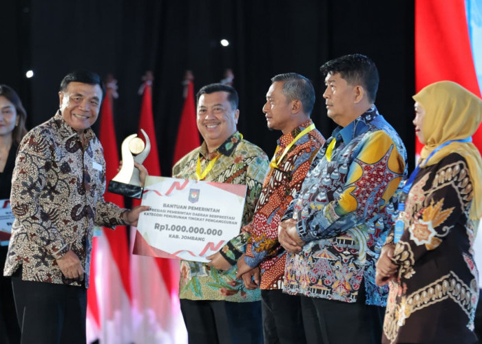 Jombang Raih Penghargaan Bergengsi dan Insentif Rp1 Miliar Berkat Sukses Tekan Pengangguran