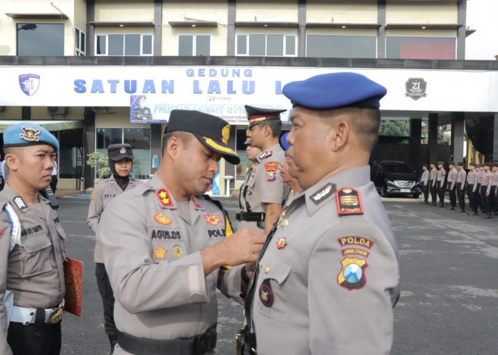 Sertijab Kasat Lantas dan Kasat Polairud, Kapolres Lamongan: Pejabat Baru Segera Menyesuaikan Diri
