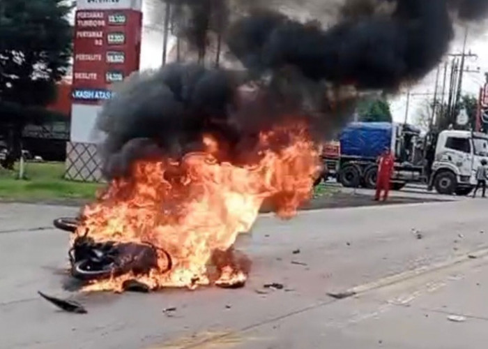 Empat Kendaraan Terlibat Kecelakaan Maut di Duduksampeyan Gresik, 1 Pengendara Motor Tewas