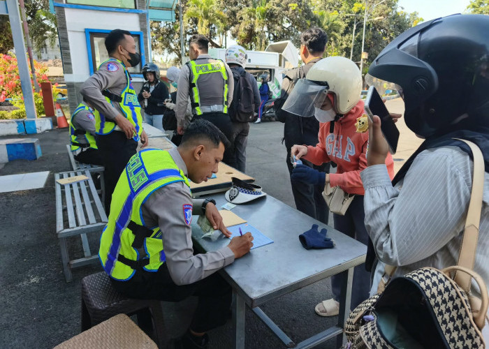 Razia Gabungan di Jembatan Timbang Rambigundam Jaring Puluhan Pelanggar
