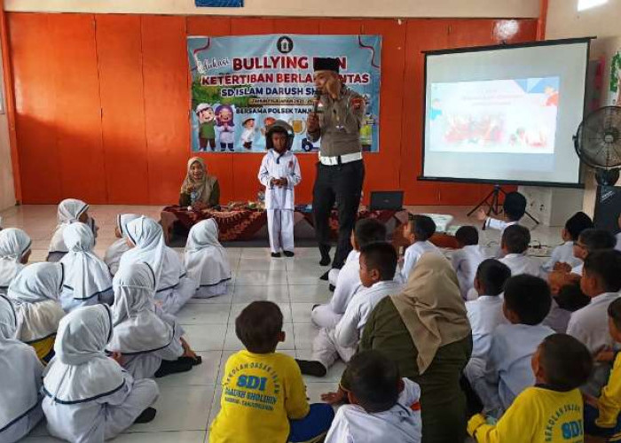 Polsek Warujayeng Hadirkan Edukasi Anti Bullying dan Keselamatan Lalu Lintas bagi Siswa SDI Darush Sholihin
