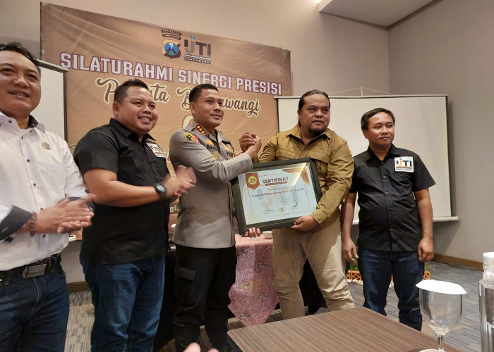 Kapolresta Banyuwangi Terima Penghargaan Anugerah Pembina IJTI