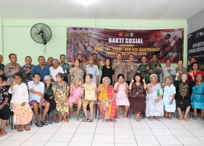 Polda Jatim Gelar Bakti Sosial Natal, Salurkan Bantuan ke Masyarakat