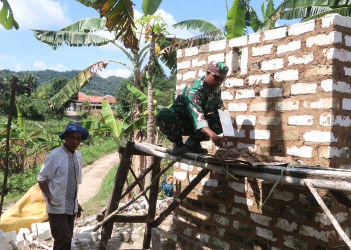 Progres Pembangunan MCK Milik Sahria Capai 50 Persen, Satgas TMMD Ke-127 Kodim Sumenep Kebut Kegiatan Fisik