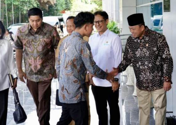 Menteri Nusron Siapkan 50 Hektare Tanah untuk Relokasi Korban Erupsi Gunung Lewotobi Laki-Laki NTT