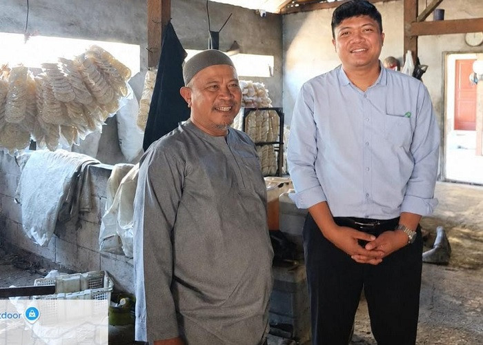 Herman Susilo Kembangkan Usaha Kerupuk Selama 10 Tahun Bersama BRI Kaliasin Surabaya