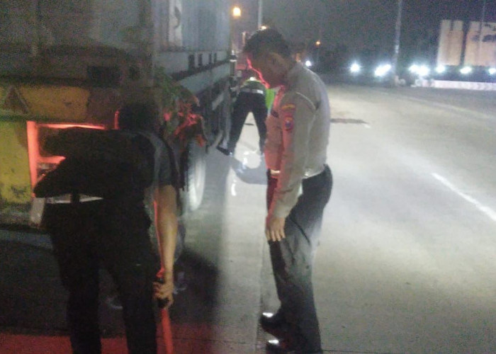 Tabrak Truk Parkir, Lansia Surabaya Meregang Nyawa di Menganti Gresik