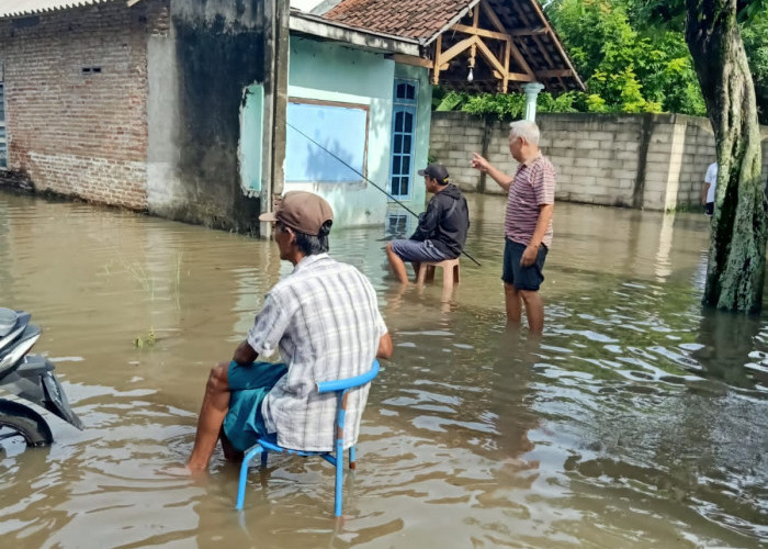 Banjir Landa Desa Pulo dan Sambong Dukuh Jombang, Aktivitas Warga Terhambat