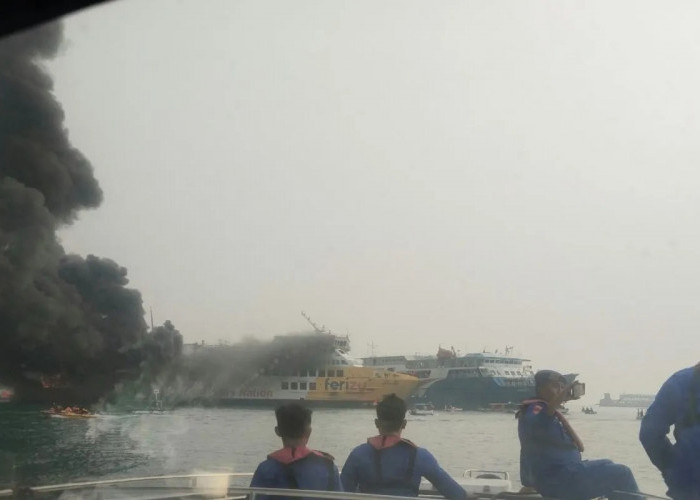 KMP Batumandi Terbakar di Perairan Merak Cilegon, Seluruh Penumpang Selamat Dievakuasi