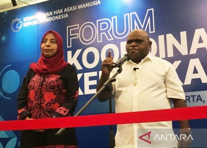 Menteri HAM Minta Informasi Konflik Papua Diverifikasi, Soroti Dominasi Narasi di Media Sosial