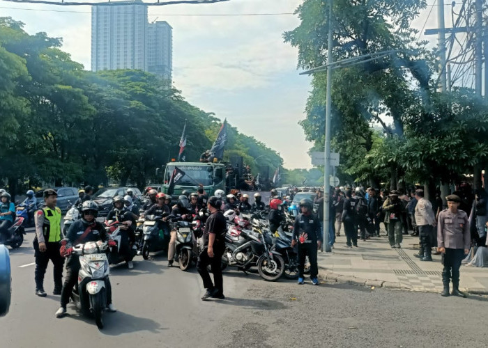 Polsek Gayungan Kawal Aksi Unjuk Rasa LSM Gempar di Kantor Dinas Kelautan dan Perikanan Jatim