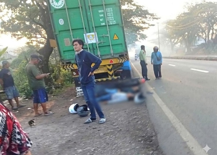 Tersenggol Minibus, Pemotor Tewas Tabrak Truk Parkir di By Pass Gempol Pasuruan