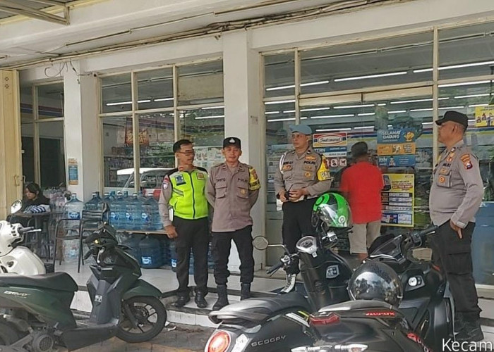 Cegah Kriminalitas Jelang Idulfitri, Polsek Sukomanunggal Sasar Minimarket dalam Patroli Dialogis