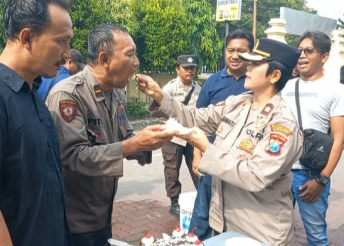 Polsek Dukuh Pakis Rayakan Milad Anggota dengan Suasana Hangat