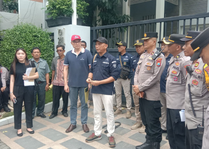 Polsek Wiyung Kawal Eksekusi Pengosongan Rumah di Perum Graha Famili