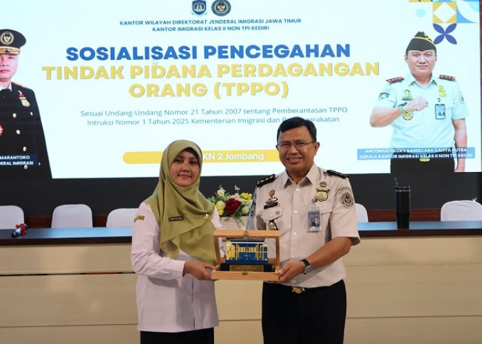 Imigrasi Kediri Edukasi Pelajar Jombang Cegah TPPO dan Kenalkan POLTEKIMIPAS