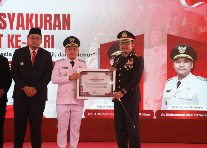 Kapolres Mojokerto dan Jajaran Satreskrim Terima Penghargaan dari Bupati