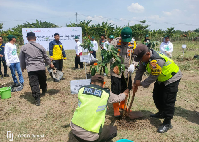 Kapolsek Kalitidu Ikut Tanam Pohon di Desa Sukoharjo