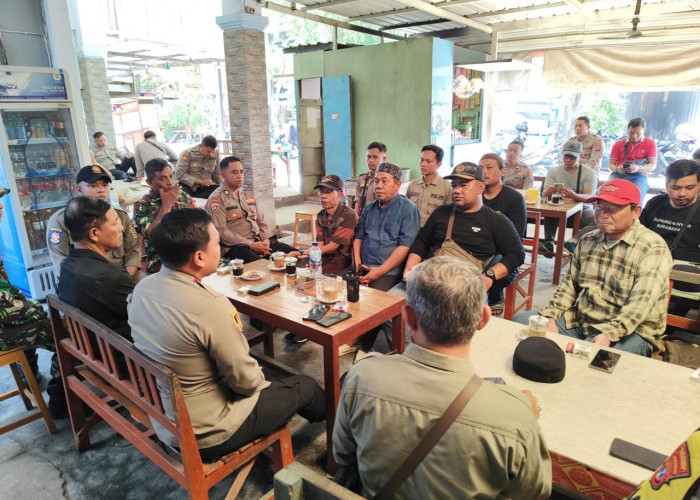 Kapolsek Gunung Anyar Ajak Warga RW 02 Curhat Langsung, Tingkatkan Keamanan Lingkungan