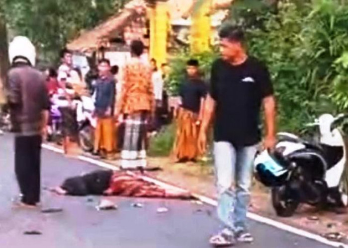 Adu Banteng Honda Scoopy vs CBR di Jalan Raya Pakaan Dajah, 1 Meninggal di TKP dan 1 Luka Parah