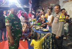 Polsek Wiyung Bersama Tiga Pilar Meriahkan Lomba Rujak Uleg HUT RI Ke-81