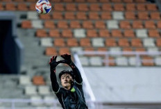Kiper Persebaya Surabaya Ernando Ari Siap Bendung Ketajaman Lini Serang Borneo FC
