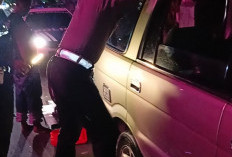 Respons Cepat Personel Satlantas Polres Kediri Kota Bantu Perbaiki Mobil Suporter Persis Solo Viral di Medsos 
