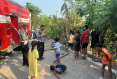 Polsek Buduran Amankan Pemadaman Kebakaran Lahan Kosong di Desa Damarsi