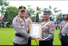 Kapolres Jombang Beri Penghargaan 15 Personel Berprestasi, Tegaskan Pelayanan Prima