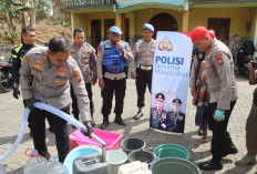 Patroli Gentong Polres Trenggalek Salurkan 6 Ribu Liter Air Bersih ke Desa Mlinjon