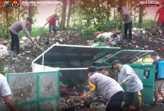 Gotong Royong Wujudkan Desa Asri, Bhabinkamtibmas Gondang Ajak Warga Peduli Lingkungan