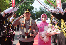 Tradisi Pedang Pora dan Banjari Sambut Kapolres Baru Nganjuk