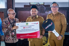 Pemkab Gresik Terima CSR 3 Mobil Operasional, Diserahkan ke Pesantren dan GP Ansor Bawean