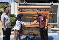 Lapas Arjasa Sumenep Salurkan Gerobak Gratis untuk Keluarga Warga Binaan Sambut HBP Ke-62