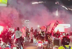 Rayakan HUT Ke-99 Persebaya, Massa Bonek Konvoi dan Padati Jalan Protokol Surabaya