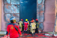 kebakaran Margomulyo, Peralatan Rumah Tangga di Gudang Ludes Tak Tersisa 