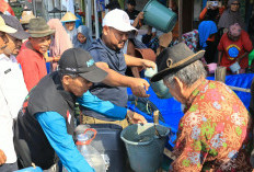 Warga Keluhkan Sumber Air Asin, Pemkab Gresik Salurkan Air Bersih di Desa Ganggang