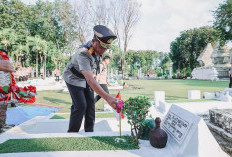 Kapolda Jatim Pimpin Ziarah dan Tabur Bunga di TMP 10 November Jelang Hari Bhayangkara Ke-80 Tahun