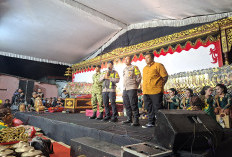 Jalin Komunikasi dengan Masyarakat, Tradisi Bersih Desa Plemahan Kediri Diramaikan Wayang Kulit