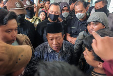 Aksi Protes Penolakan Rektor UINSA Berlanjut, Mahasiswa Desak Akh Muzakki Dicopot