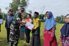 Dansatgas TMMD Ke-127 Kodim 0827/Sumenep Salurkan Bansos dan Santunan Anak Yatim