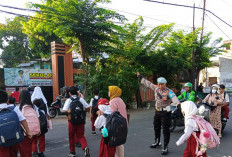 Pastikan Keselamatan Pelajar, Polsek Bubutan Siagakan Personel di SDN IV Jalan Semarang