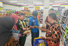 Disperindag Kota Pasuruan Temukan Kemasan Rusak dan Penataan Gudang Tak Standar di Ritel Modern