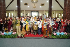 Iwapi Lamongan Gaungkan Semangat Perempuan Mandiri Lewat Kebaya dan UMKM