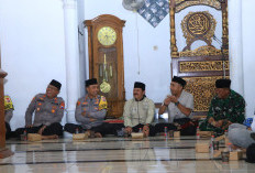 Bangun Komunikasi Harmonis, Kapolres Ngawi Subuhan Berjemaah di Karanganyar