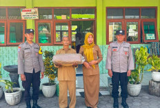Polisi Ngawi Dukung Pendidikan Karakter, SDN 5 Gerih Terima Bantuan Peralatan Pramuka