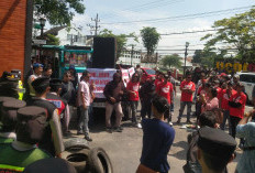 Massa Geruduk Kantor Pemkab Kediri Desak Pengusutan Tuntas Dugaan Kecurangan Rekrutmen Perangkat Desa